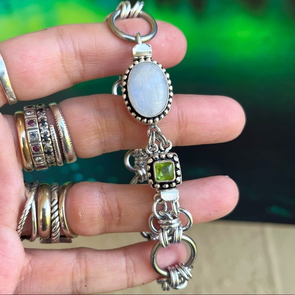 Handmade green peridot & moonstone maille link boho gemstones bracelet - Picture 3 of 15